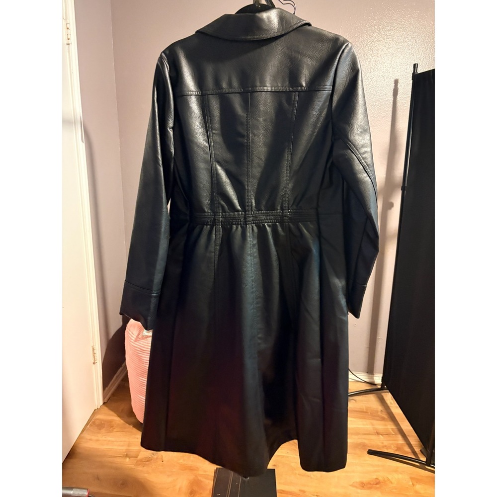Elie Tahari Black Faux Leather Overcoat Sz M, Retail $425 - Picture 9 of 10